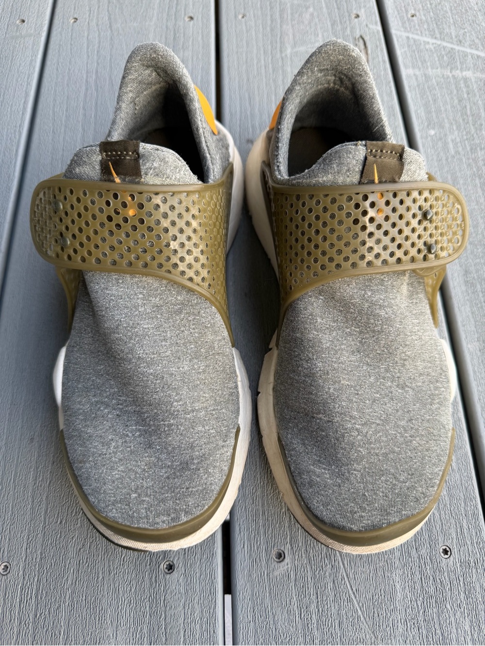 Nike Sock Dart SE Women’s 8 Gold Leaf/Dark Loden Slip-On Sneakers
